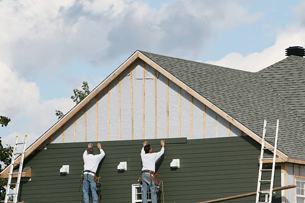 Professional Vinyl Siding technician working in Colonia, NJ